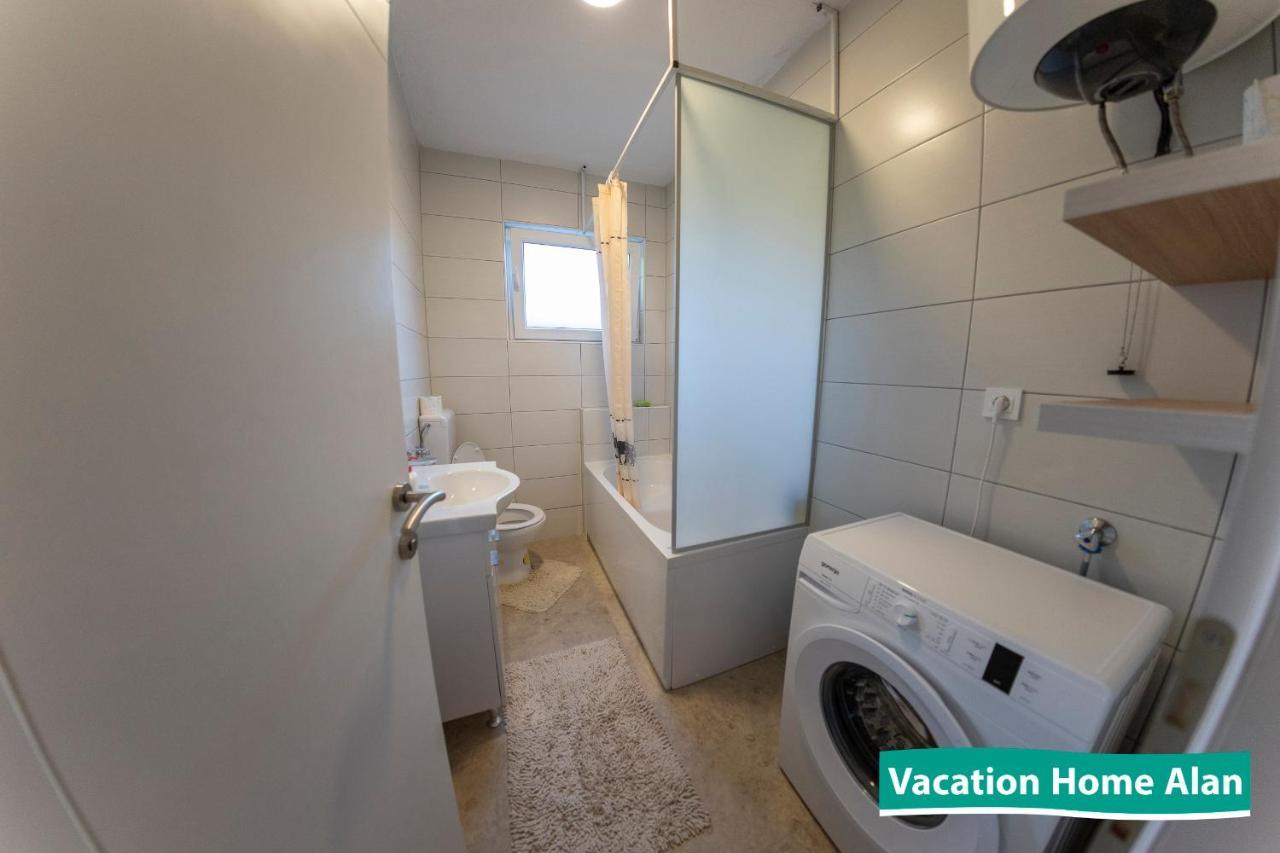 Vacation Home Alan Kulen Vakuf Exterior foto